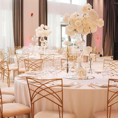 Radisson Blu Hotel, Cluj ภายนอก รูปภาพ The ballroom at the 2016 21c Museum Hotel