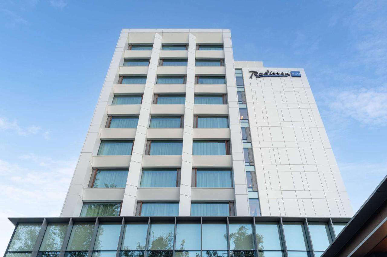 Radisson Blu Hotel, Cluj ภายนอก รูปภาพ Red Inn