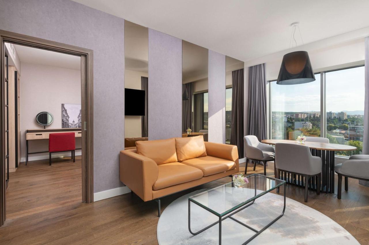 Radisson Blu Hotel, Cluj ภายนอก รูปภาพ A suite at the hotel
