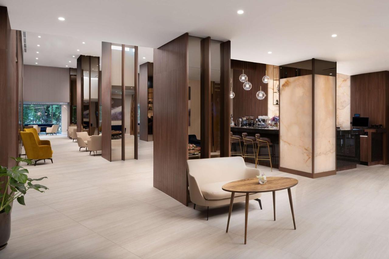 Radisson Blu Hotel, Cluj ภายนอก รูปภาพ The Club at Changi Airport