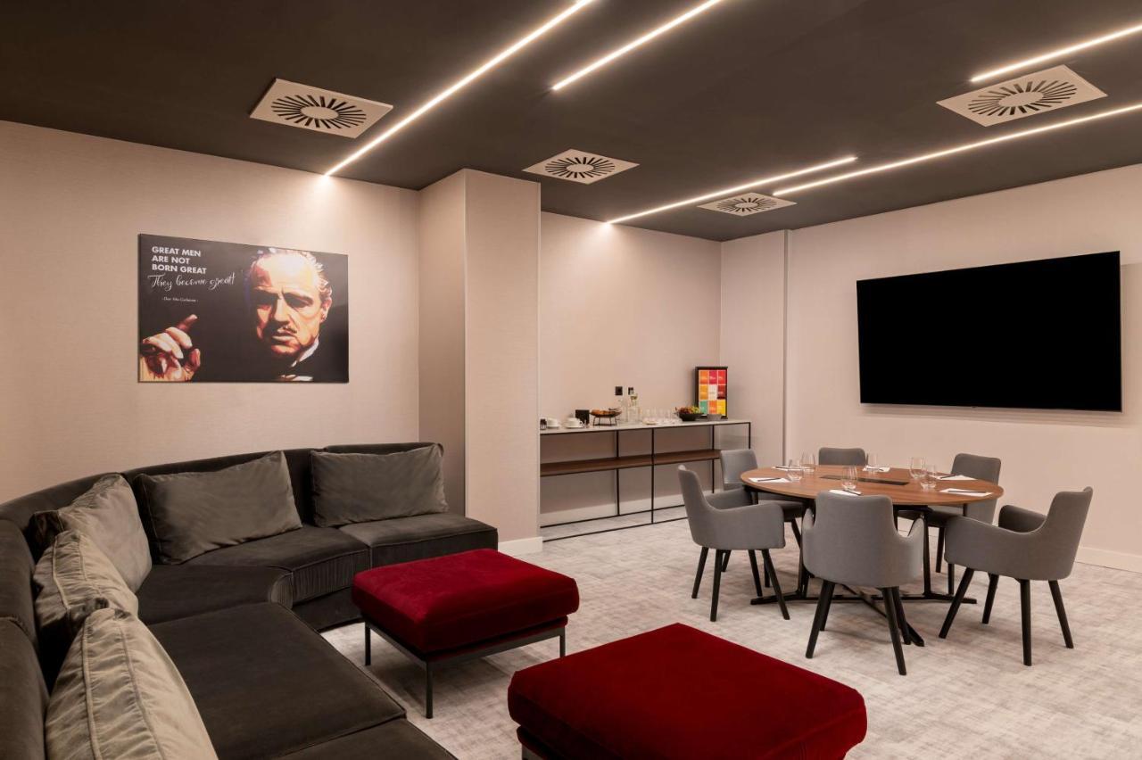 Radisson Blu Hotel, Cluj ภายนอก รูปภาพ The VIP lounge at the airport