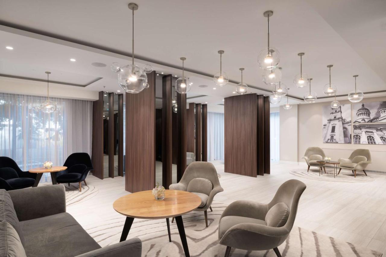 Radisson Blu Hotel, Cluj ภายนอก รูปภาพ The lounge at the airport