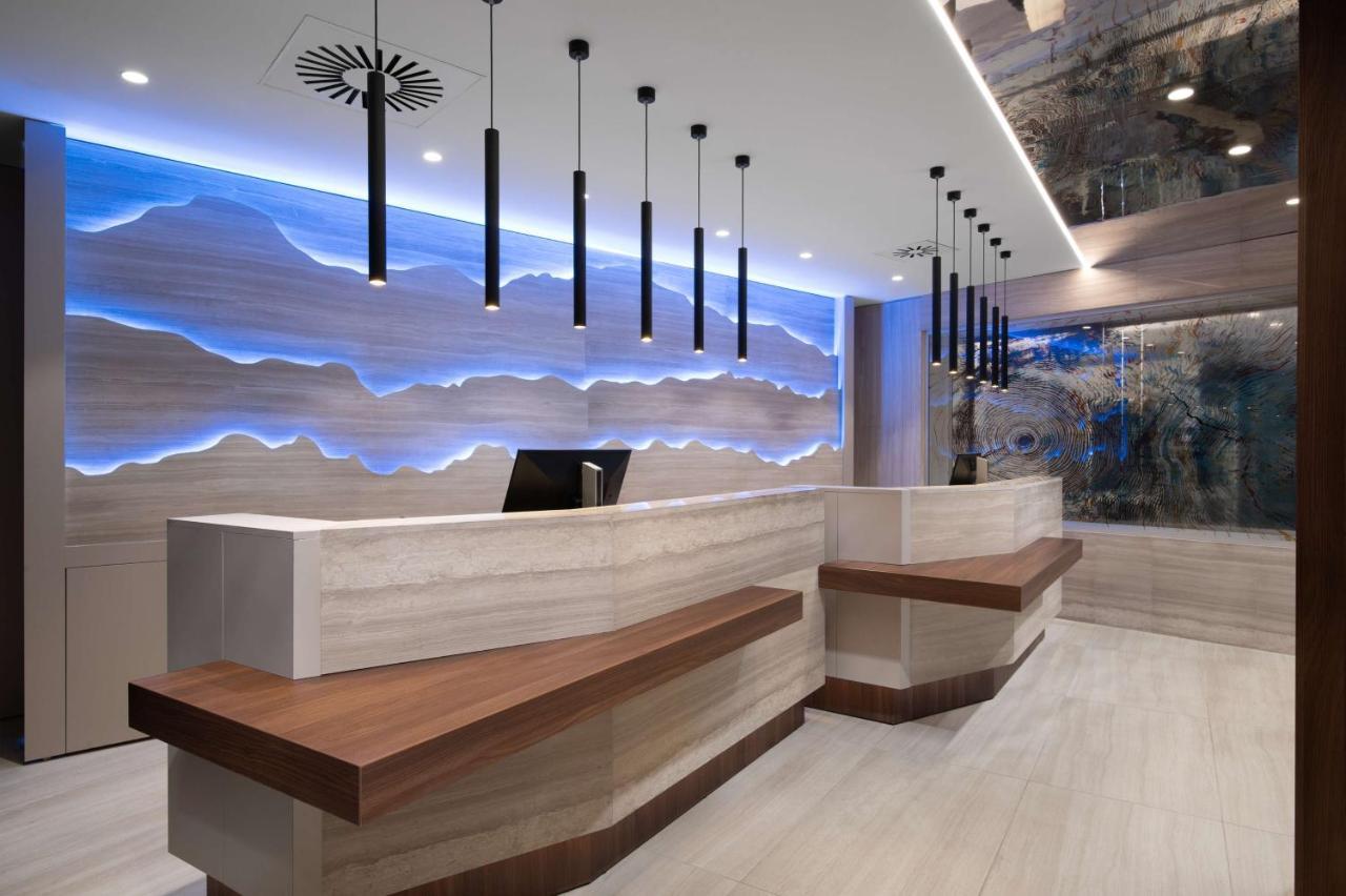 Radisson Blu Hotel, Cluj ภายนอก รูปภาพ 3D rendering of a hotel lobby