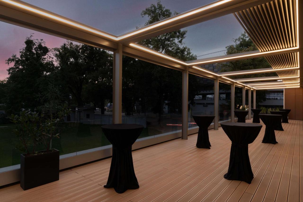 Radisson Blu Hotel, Cluj ภายนอก รูปภาพ Pergola with louvres