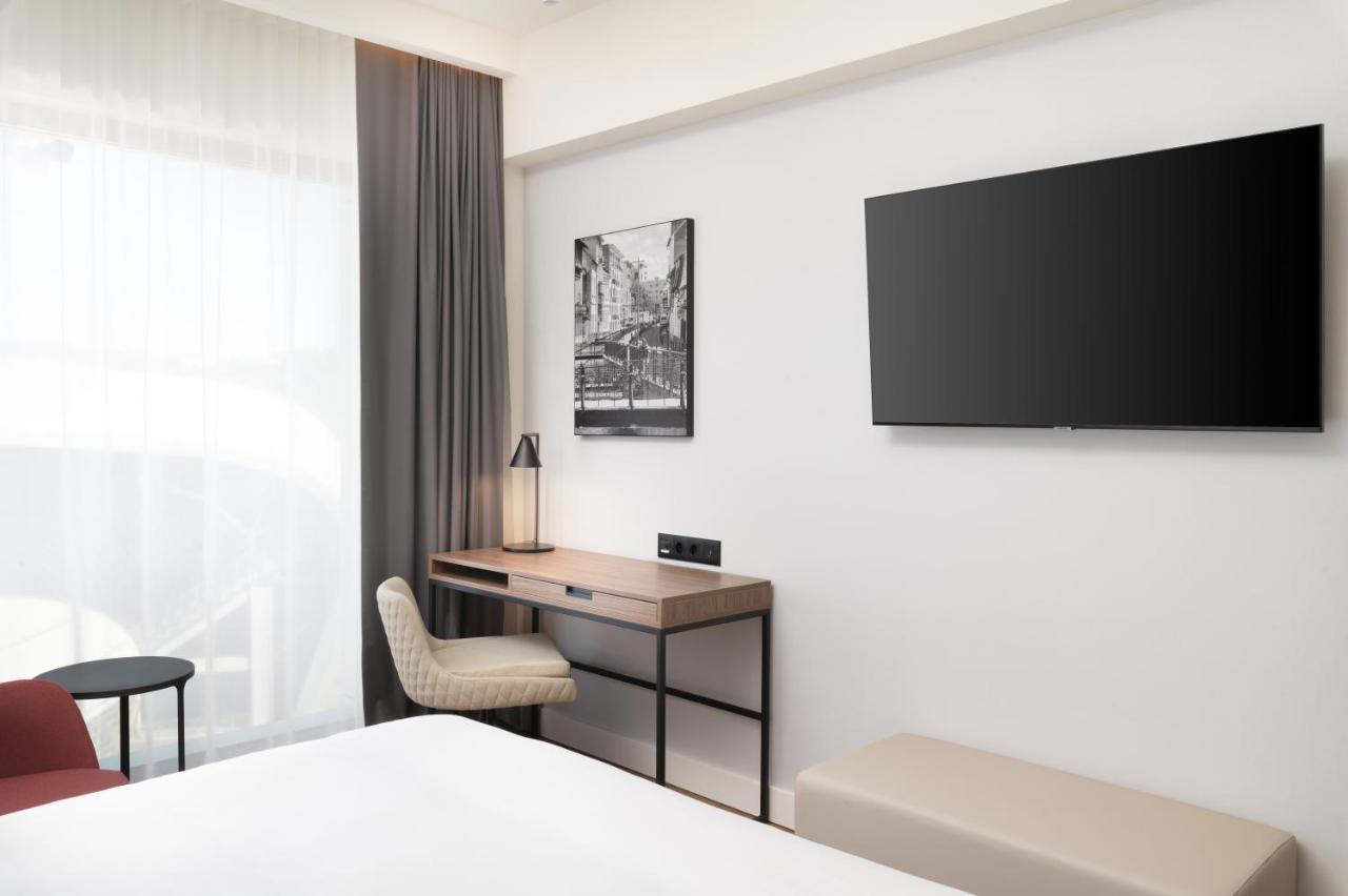 Radisson Blu Hotel, Cluj ภายนอก รูปภาพ A room at the hotel