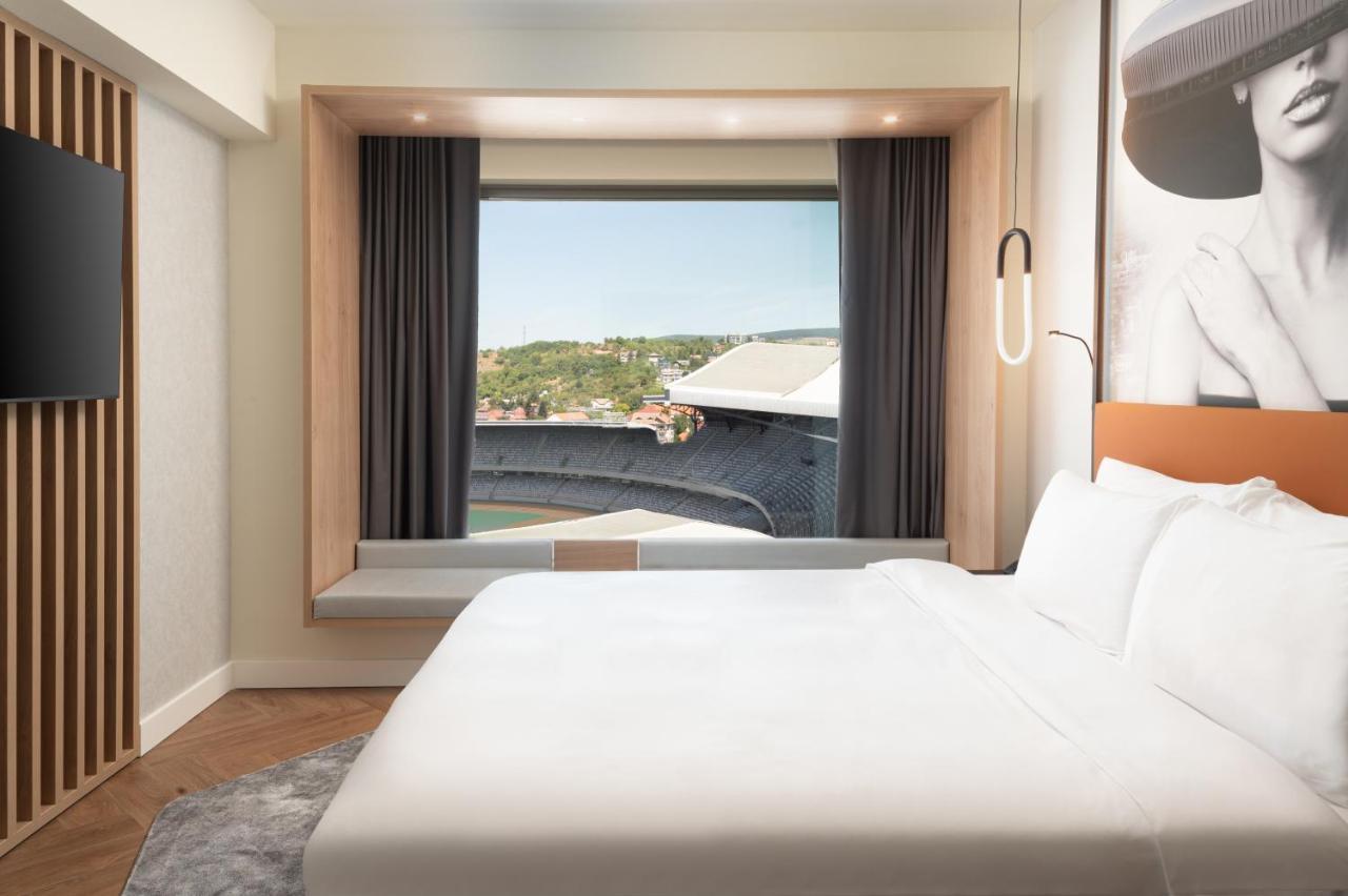 Radisson Blu Hotel, Cluj ภายนอก รูปภาพ A bedroom at the hotel