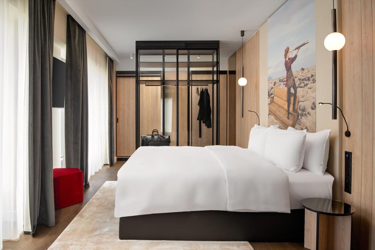 Radisson Blu Hotel, Cluj ภายนอก รูปภาพ A bedroom at the hotel