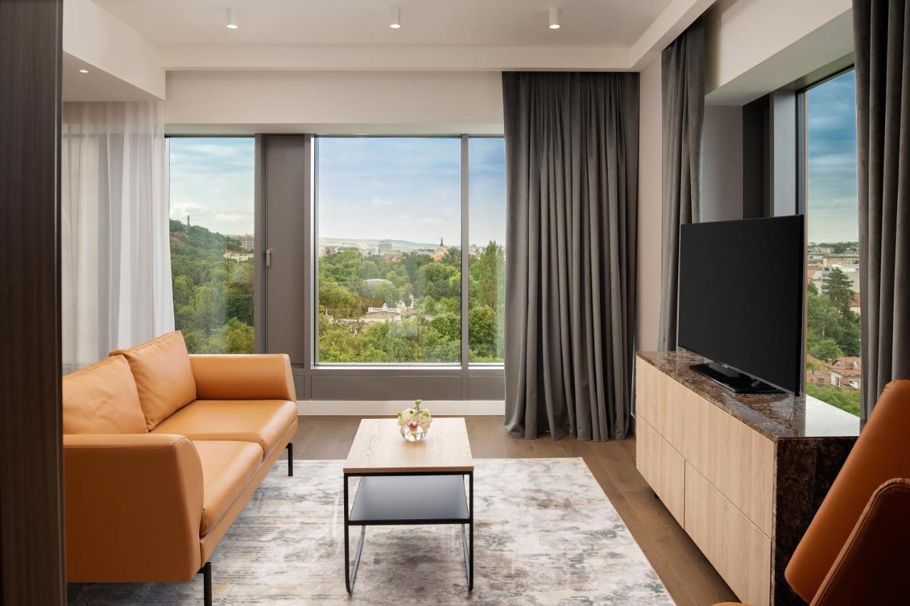 Radisson Blu Hotel, Cluj ภายนอก รูปภาพ A living room at the hotel