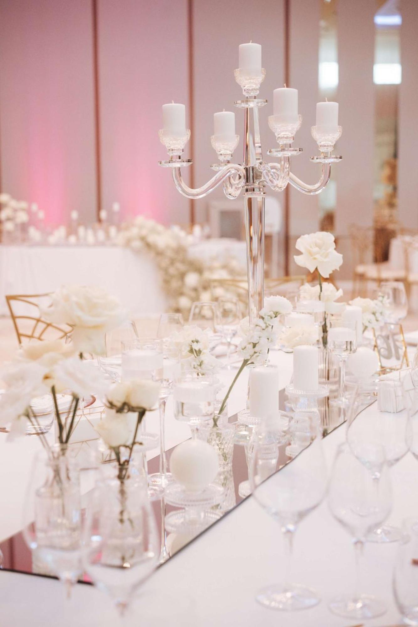 Radisson Blu Hotel, Cluj ภายนอก รูปภาพ A table set for a wedding reception