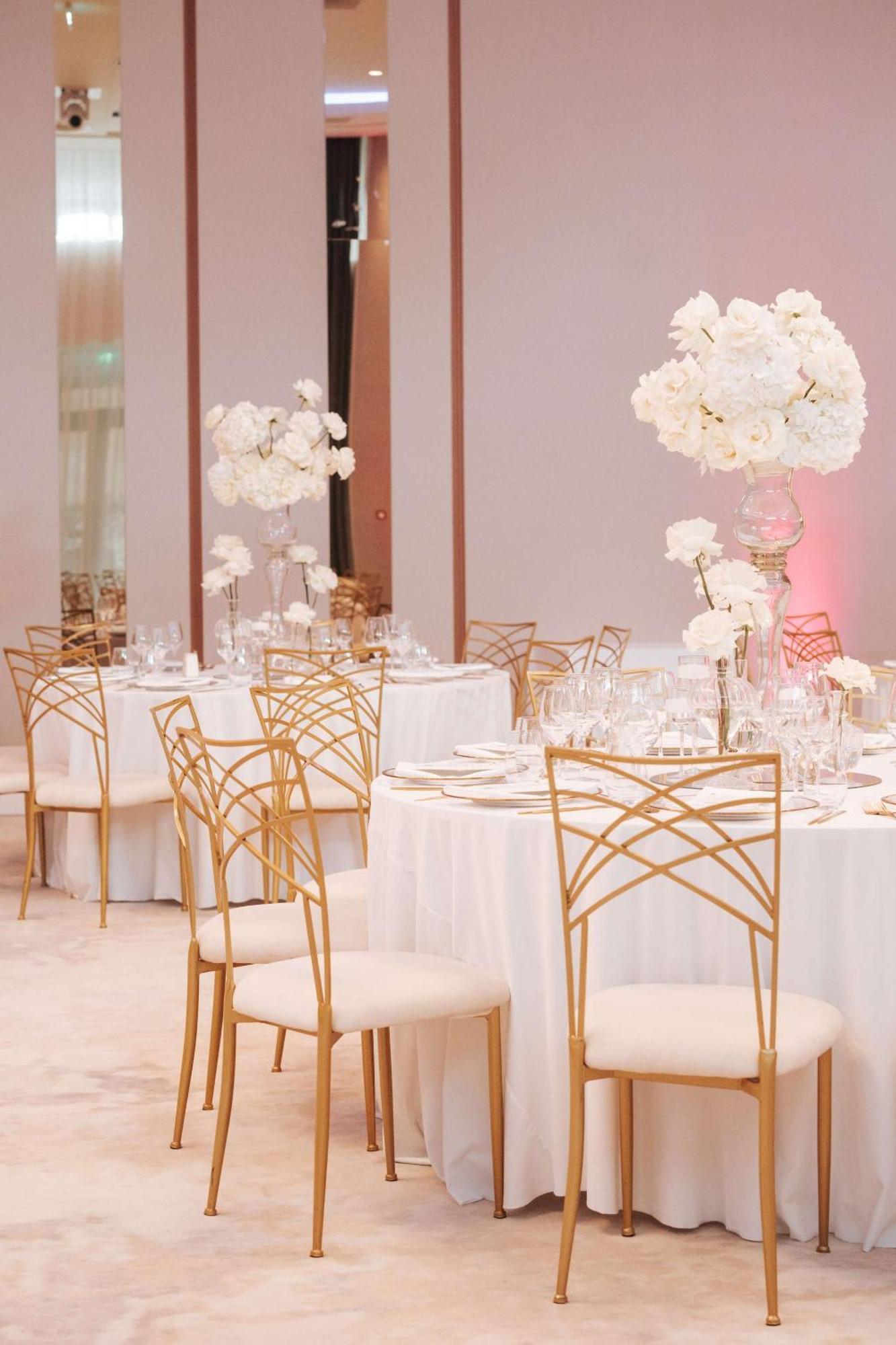 Radisson Blu Hotel, Cluj ภายนอก รูปภาพ The ballroom at the Four Seasons Hotel